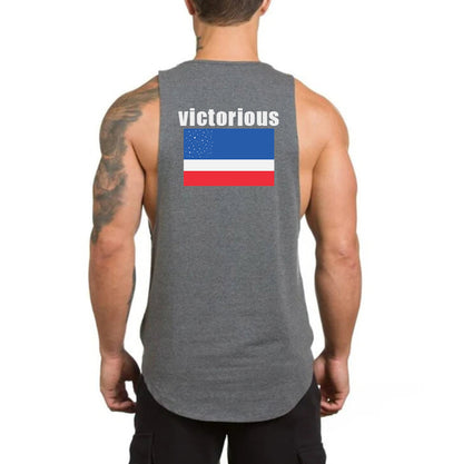 Victorious sterkur og hugrakkur (Icelandic Gym T-shirt)