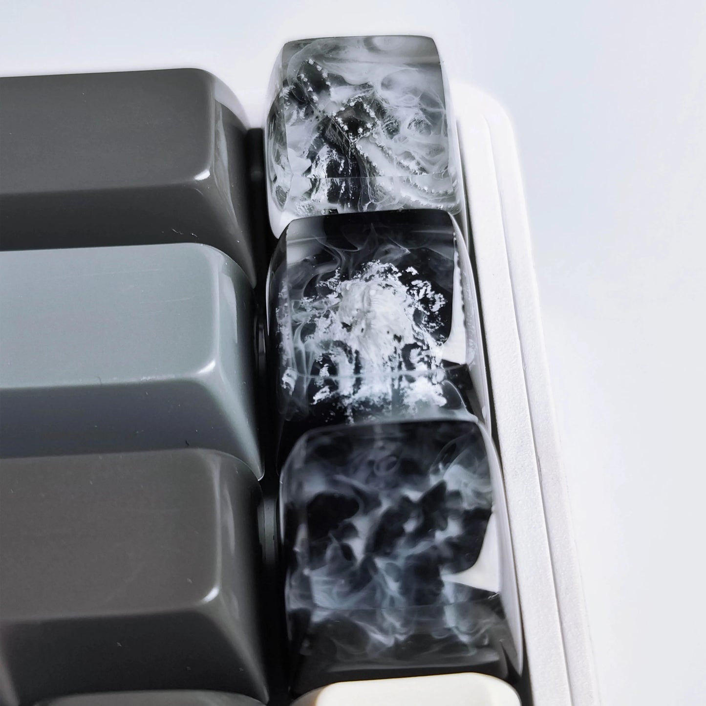 Victorious Snow Mountain Mechanical Keyboard DIY Resin / Fuji Mountain Transparent Keycap