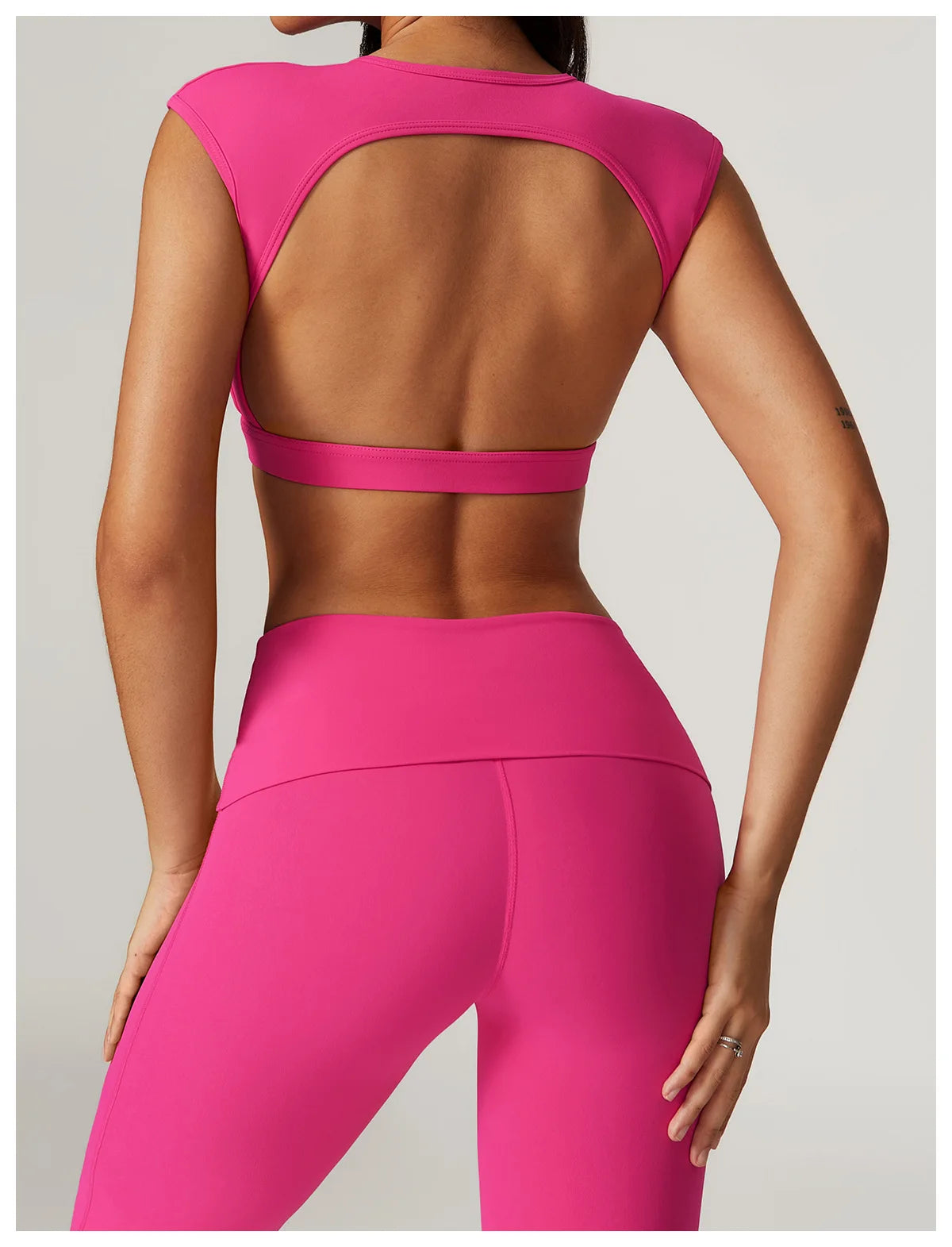 Victorious Trust V-Cut Gym Bra/ Open Back