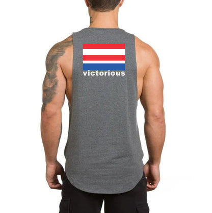 Victorious aldrei gefast upp (Low Neck) (Icelandic Gym T-shirt)